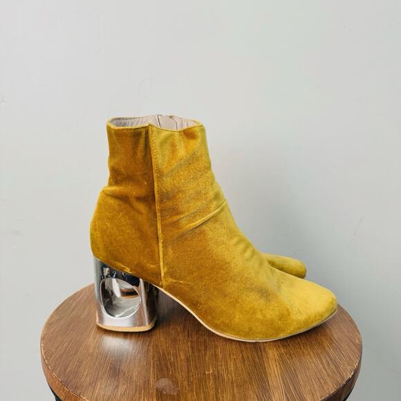 Women’s Brown Suede Leather heeled Bootie Womens Size 8 - Picture 4 of 11